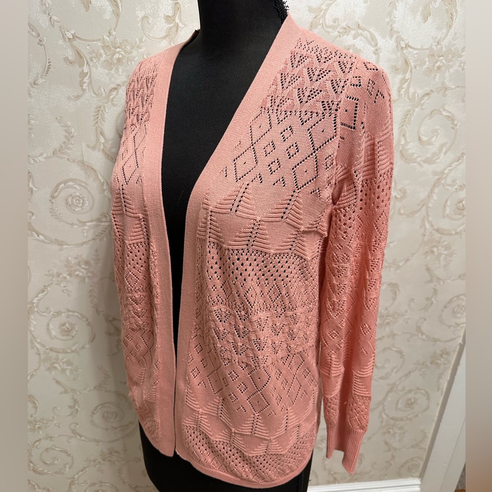 NWOT Carmen Coral sweater. Size M